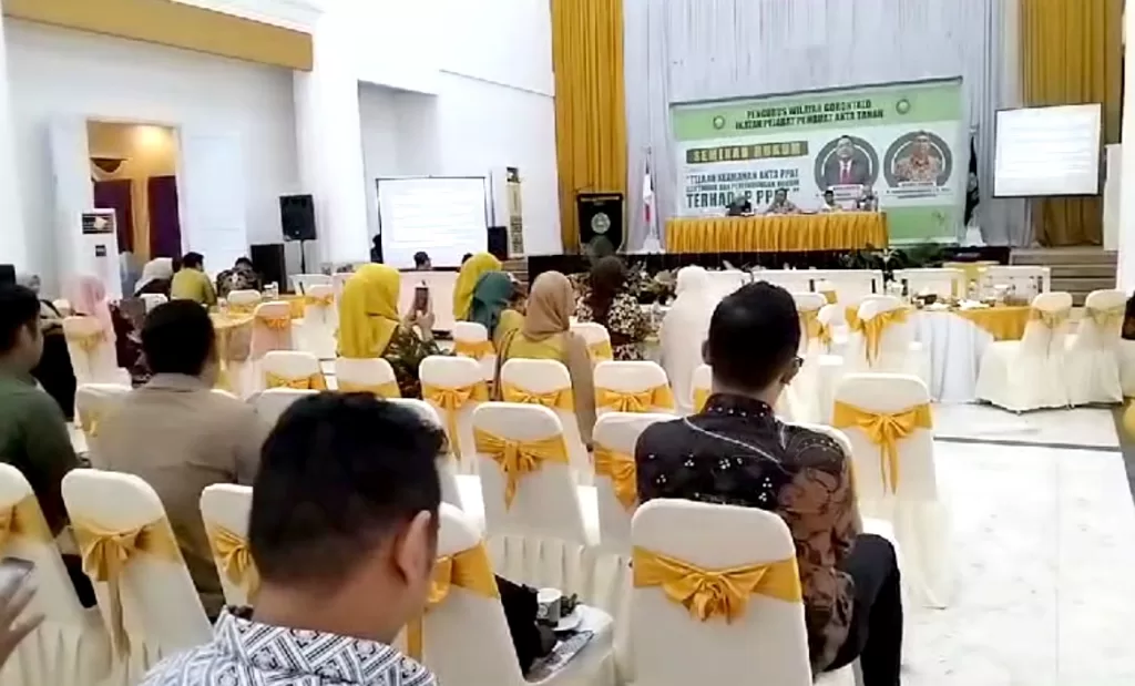 Penjabat Gubernur Gorontalo Ismail Pakaya Membuka Resmi Seminar Hukum IPPAT