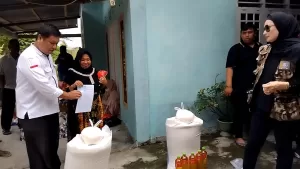 Indriani Dunda Pastikan Penyaluran Bantuan Modal Usaha di Dulomo Utara