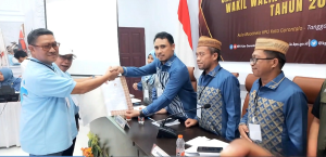Adhan Dambea dan Indra Gobel Resmi Serahkan Syarat Minimal Dukungan ke KPU Gorontalo