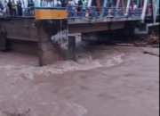 Jembatan monano ambruk, jalur trans sulawesi lumpuh total