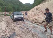Akibat Longsor Jalan Trans Kecamatan Batudaa Pantai Nyaris Lumpuh