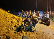 Polresta Gorontalo Kota Kerahkan Personil Untuk Bersihkan Jalan Pasca Banjir Bandang