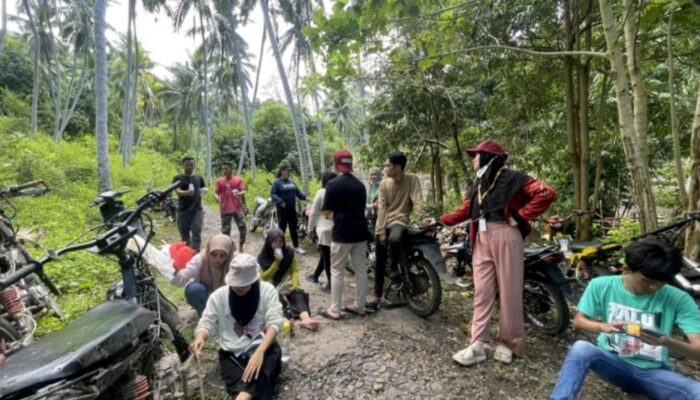 Mahasiswa KKN MBKM UNG 2024 dan Forum Destana Desa Kaidundu Laksanakan Tracking Jalur Evakuasi