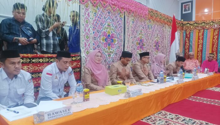 Pasangan ‘Romantis’ Resmi Mendaftar Sebagai Calon di KPU Gorut