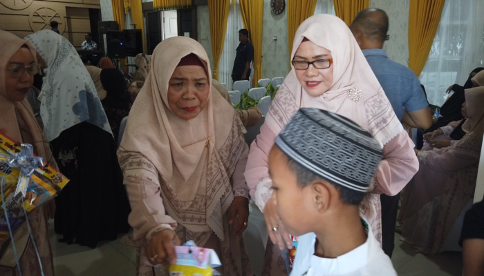 Majelis Taklim Darul Jannah Santuni Ratusan Anak Yatim