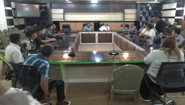 Bupati Sofyan Puhi Pastikan THR Terbayarkan