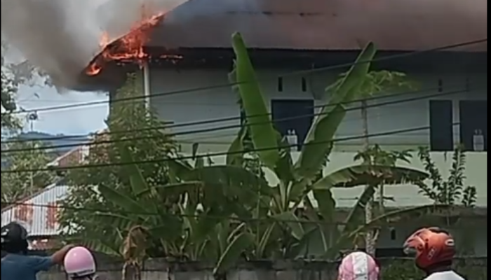 Si Jago Merah Melahap Sebuah Tempat Kos-Kosan