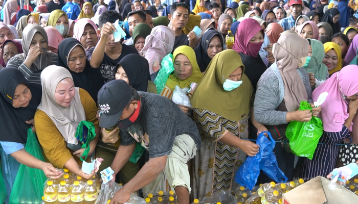 Ribuan Warga Serbu Pasar Murah Bersubsidi