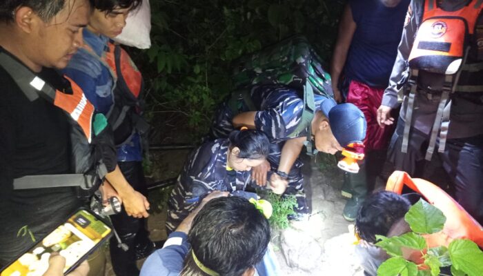TNI AL Bersama Tim Sar Gabungan Berhasil Evakuasi Mahasiswa UNG Yang Terseret Arus Sungai