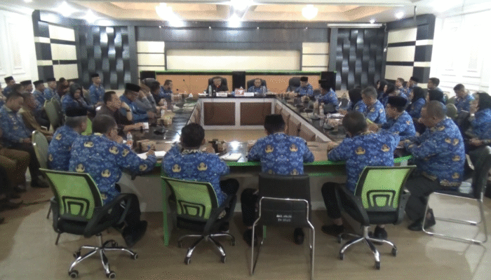 Bupati Sofyan Puhi Pimpin Rapat Pimpinan