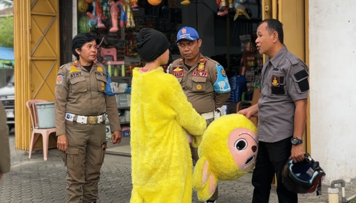 Penertiban Gepeng Berkedok Kotak Amal dan Badut Jalanan