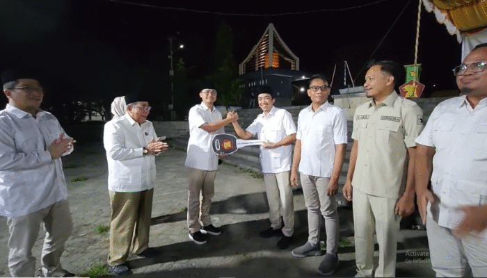 Dorong Kinerja Kader, Gerindra Serahkan 7 Unit Motor Operasional