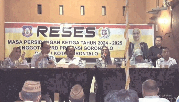 Warga Keluhkan Saluran Tersumbat dan Eceng Gondok