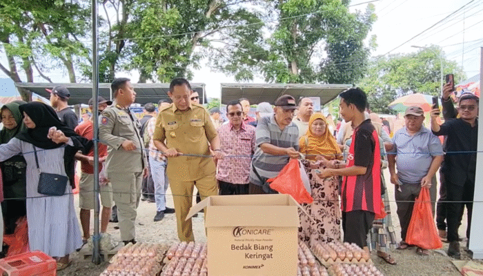 Respons Aspirasi Warga, Ekwan Ahmad Gelar Pasar Murah di Wonggaditi Timur
