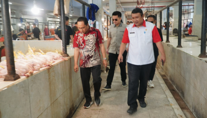 Lantai Pasar Ikan Dibenahi, Komisi II Tinjau Lokasi