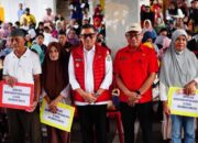 Wakil Wali Kota Gorontalo Serahkan BPNTD Secara Simbolis Kepada 400 KPM