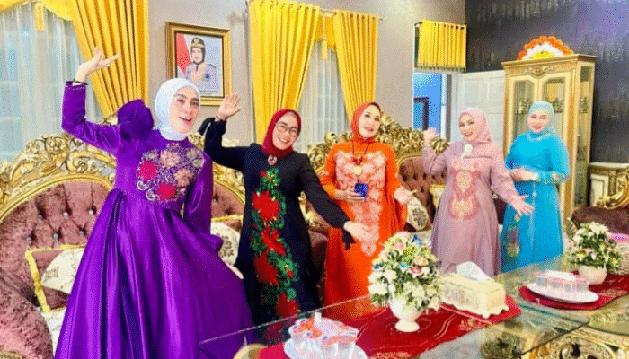 Fashion Karawo Tampil Elegan di Rakerda IWAPI