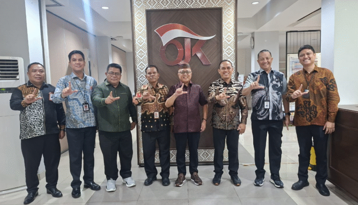 Sofyan Puhi Bahas Penguatan Keuangan Daerah di OJK Manado