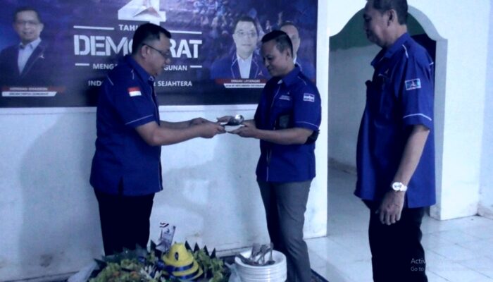 HUT ke-24, DPC Demokrat Kota Gorontalo Rayakan dengan Tumpeng dan Aksi Sosial