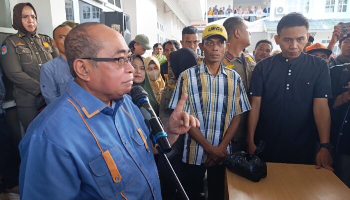 Adhan Dambea : Teladan Kepemimpinan yang Tegas dan Menginspirasi