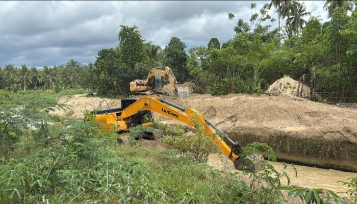 Peduli Petani, YR Team Normalisasi Sungai Hulawa
