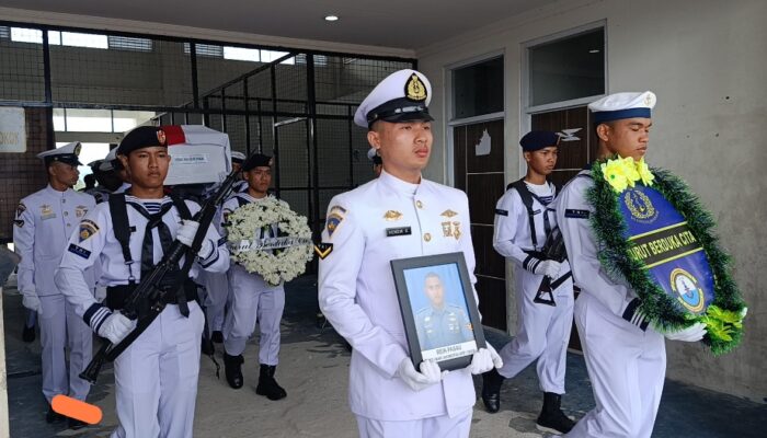 Gugur Saat Bertugas di Longsor Cisarua, Serda Rein Pasau Dimakamkan di Bone Bolango