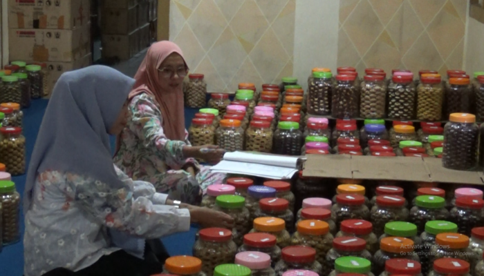 Permintaan Naik, UMKM Bonbol Produksi Ribuan Toples Kue