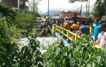 Curah Hujan Tinggi dan Tumpukan Sampah Picu Luapan Sungai