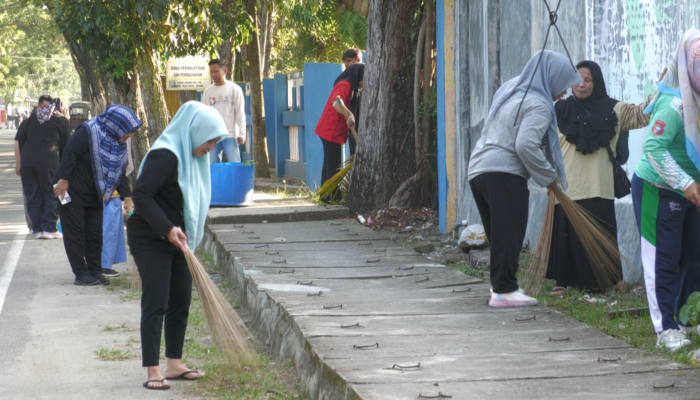 Ratusan ASN gelar Aksi Bersih Massal Lokasi Penas KTNA