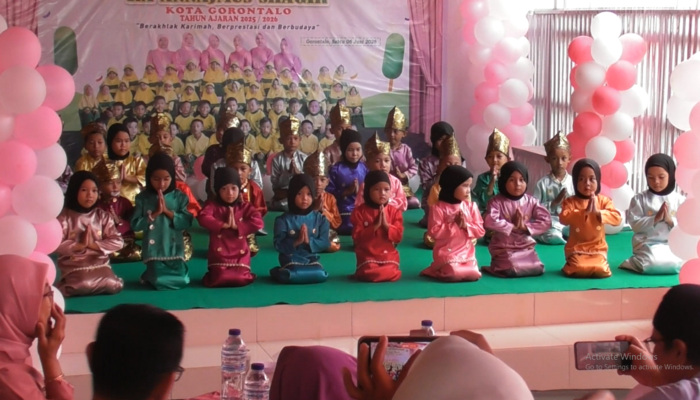 Pentas Seni Semarakkan Kelulusan 52 Siswa RA Annajmuz Shagir