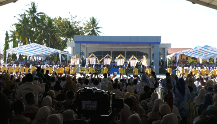 Tari Kolosal Ratusan Pelajar, Warnai Pembukaan PENAS