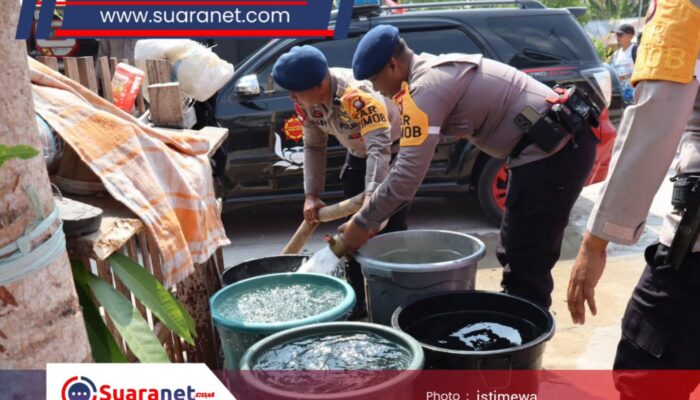 Brimob Hadir Saat Sumur Mengering, 10 Ribu Liter Air Bersih Mengalir untuk Warga Isimu Utara dan Isimu Raya‎