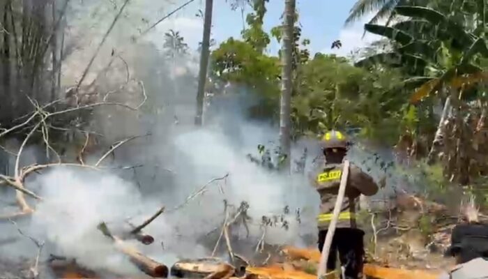Dit Samapta Polda Gorontalo Jinakkan Api di Panggulo