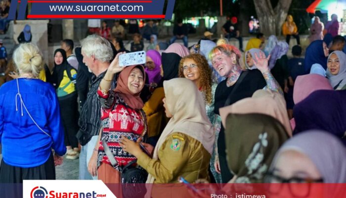Turis Asing Ikut Bergoyang, Malam Puncak Perayaan HUT ke-81 TNI di Gorontalo Berlangsung Meriah