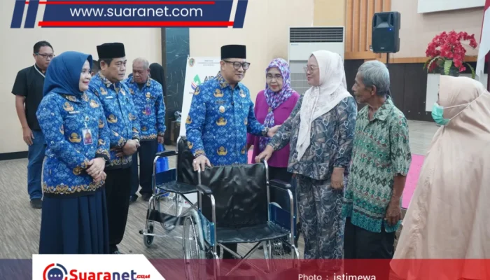 Launching AIR LANSIA, Pemkot Gorontalo Salurkan Bantuan Kursi Roda Untuk Lansia