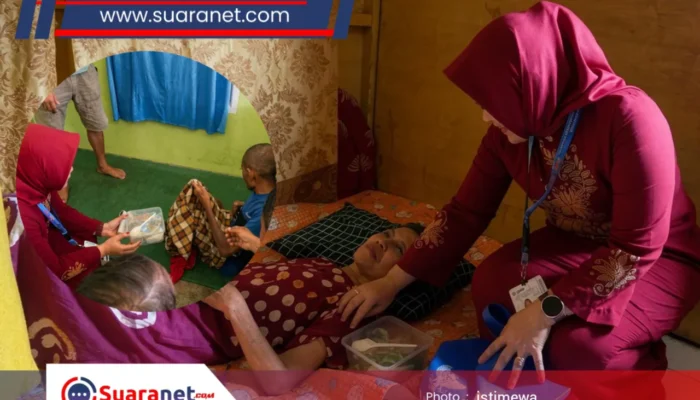 Kadis Eladona Kunjungi dan Salurkan Bantuan kepada Dua Lansia Rentan di Moodu dan Wongkaditi Timur