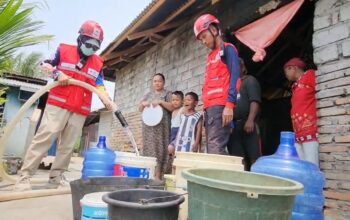 Krisis Air Meluas, Pmi Salurkan 1,2 Juta Liter Air