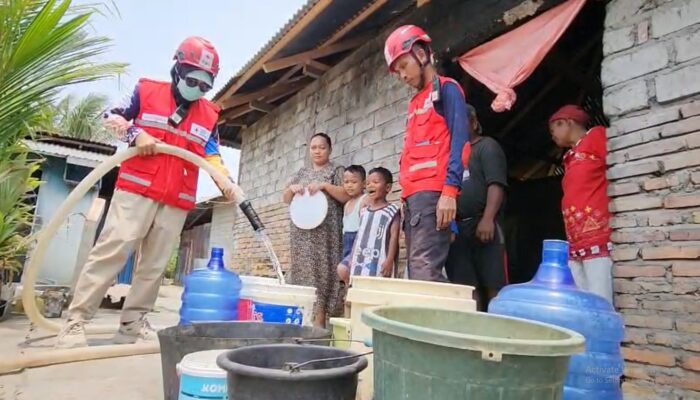 Krisis Air Meluas, Pmi Salurkan 1,2 Juta Liter Air